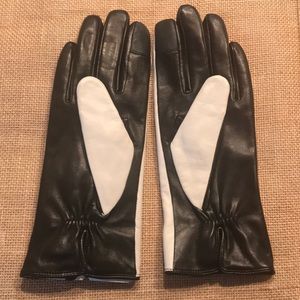 kate spade Accessories - Kate Spade Bow Tech Gloves kate spade Accessories - Kate Spade Bow Tech Gloves